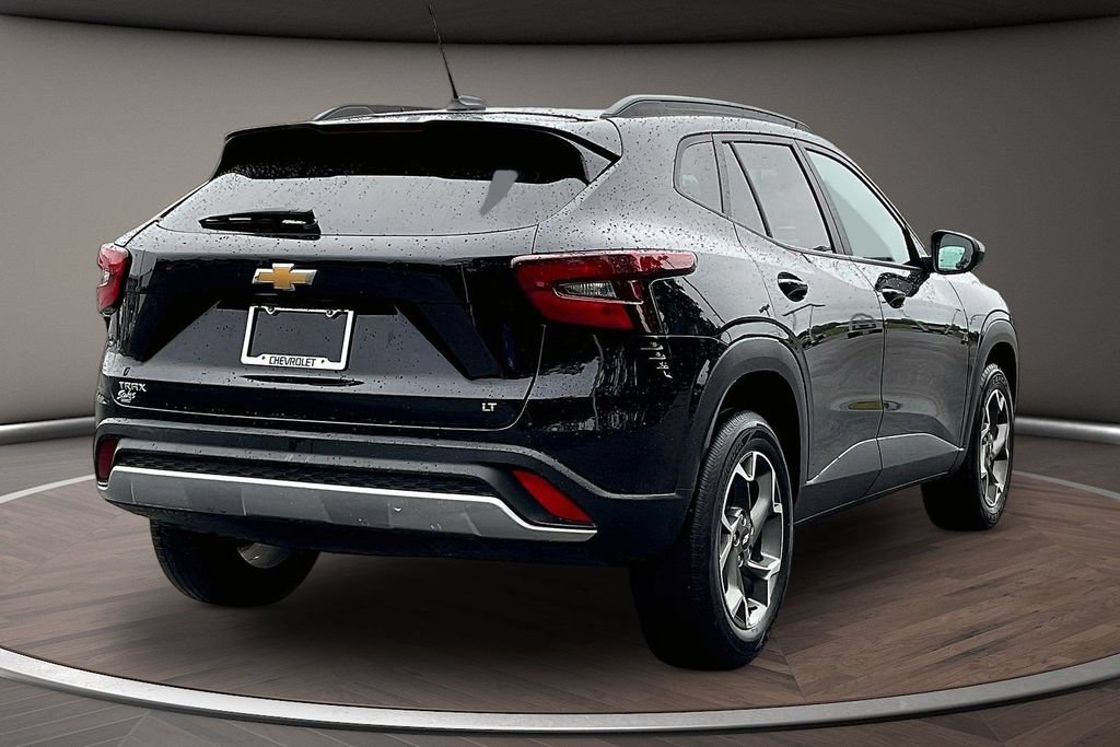 Used 2025 Chevrolet Trax LT FWD image 6