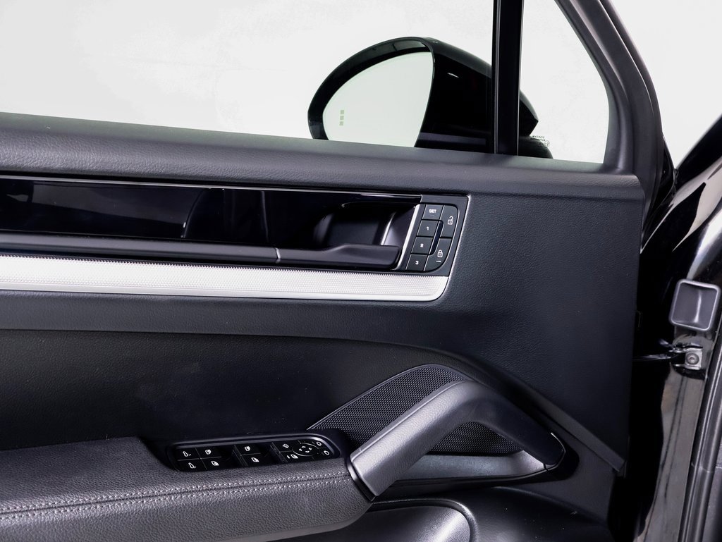 Certified 2024 Porsche Cayenne image 19