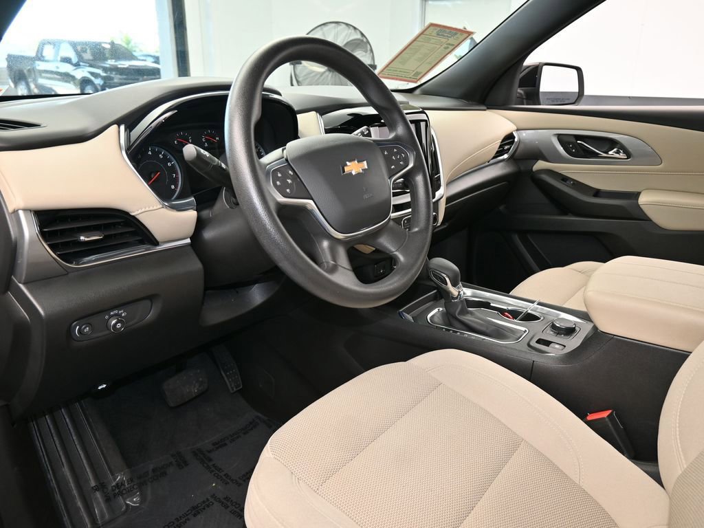 Used 2022 Chevrolet Traverse LS image 12