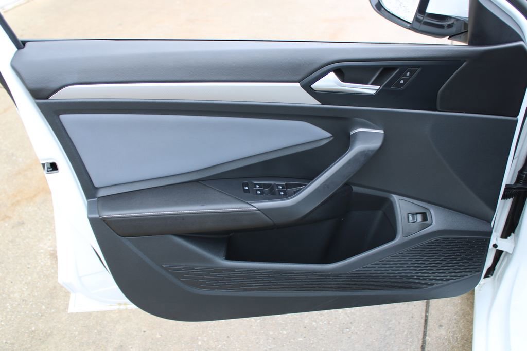 Certified 2025 Volkswagen Jetta SE w/ Black Wheel Package FWD image 7