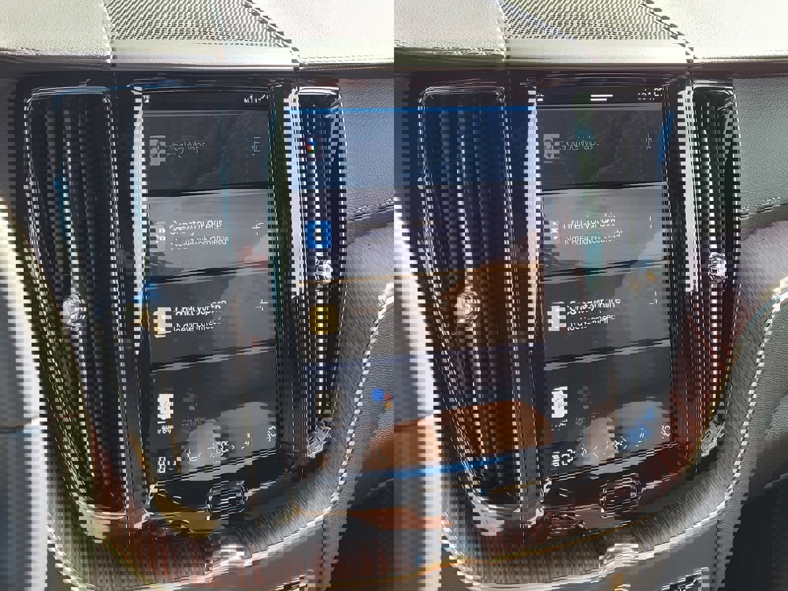 Certified 2024 Volvo XC60 T8 Ultimate w/ Protection Package Premier image 23