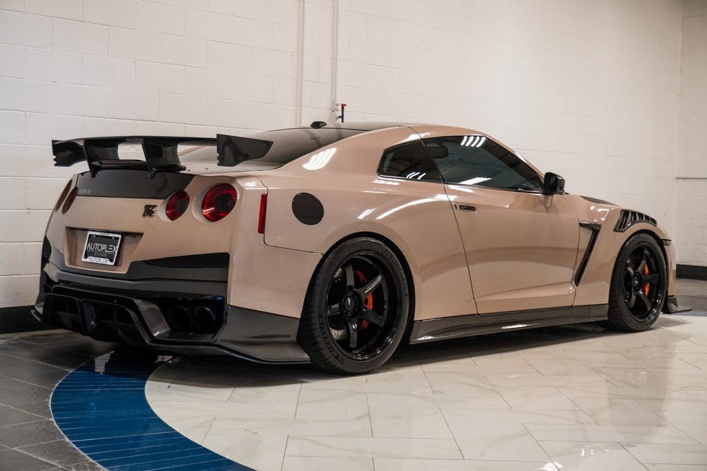 Used 2017 Nissan GT-R Premium AWD/4WD image 6