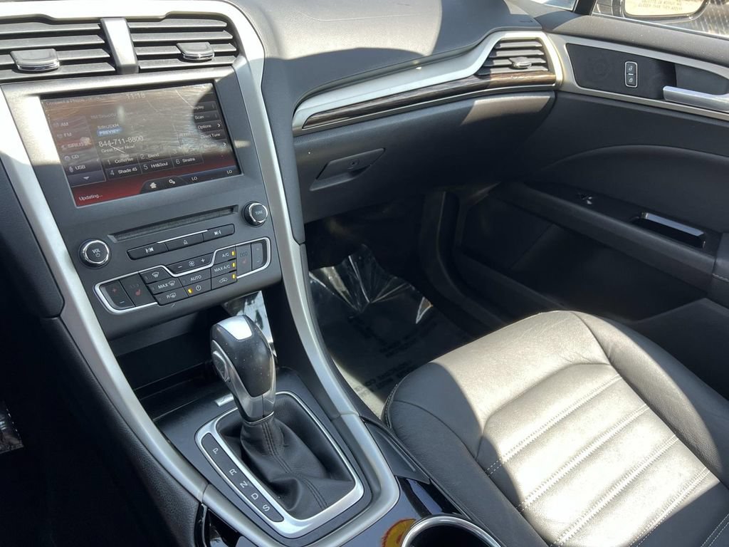Used 2016 Ford Fusion SE w/ Equipment Group 202A FWD image 24