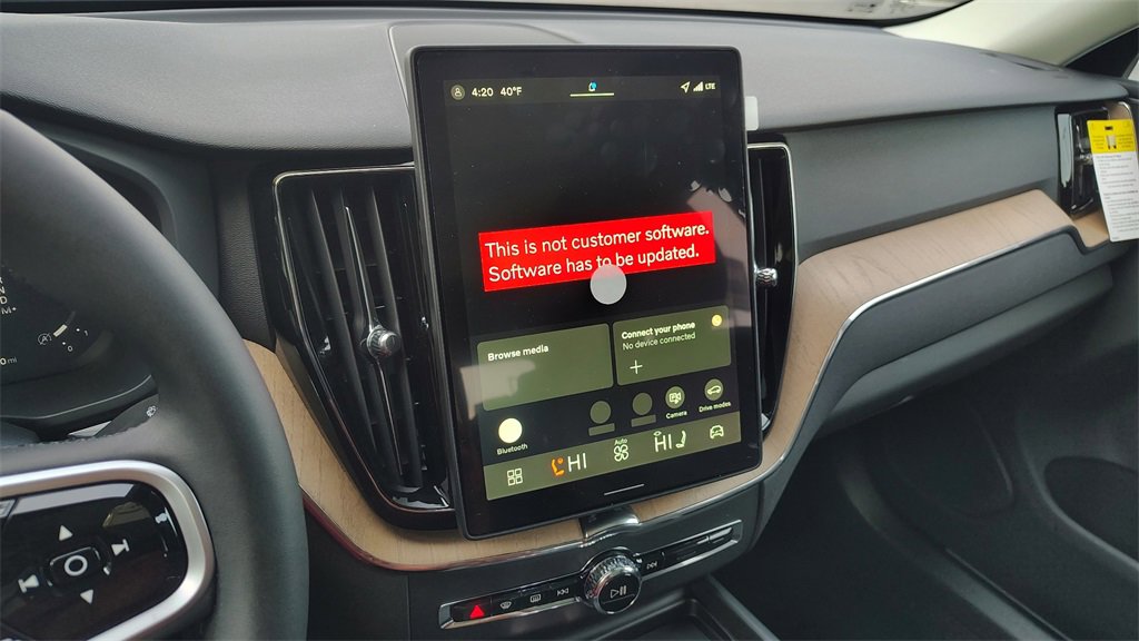 New 2026 Volvo XC60 B5 Plus w/ Climate Package image 18