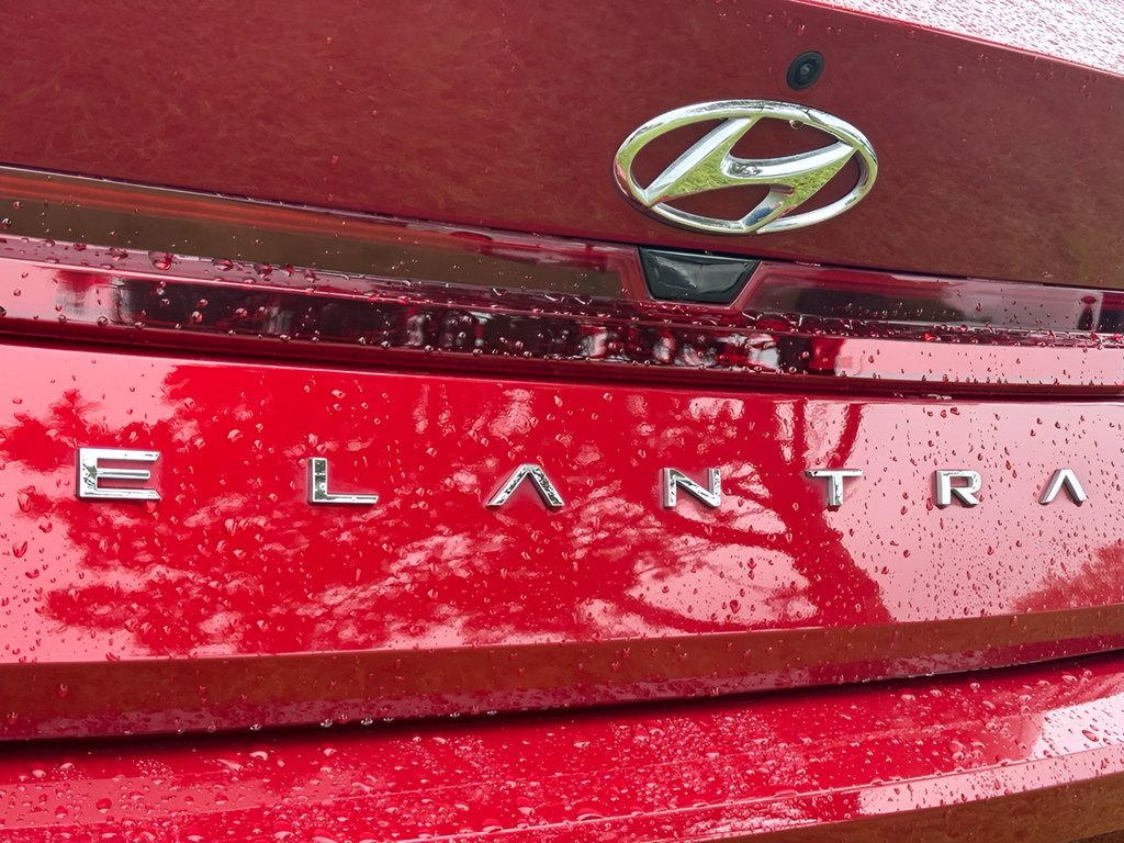 Used 2023 Hyundai Elantra SE FWD image 9