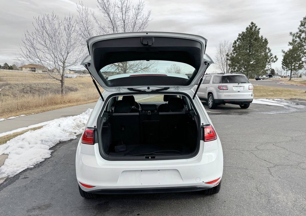 Used 2016 Volkswagen e-Golf SE image 9