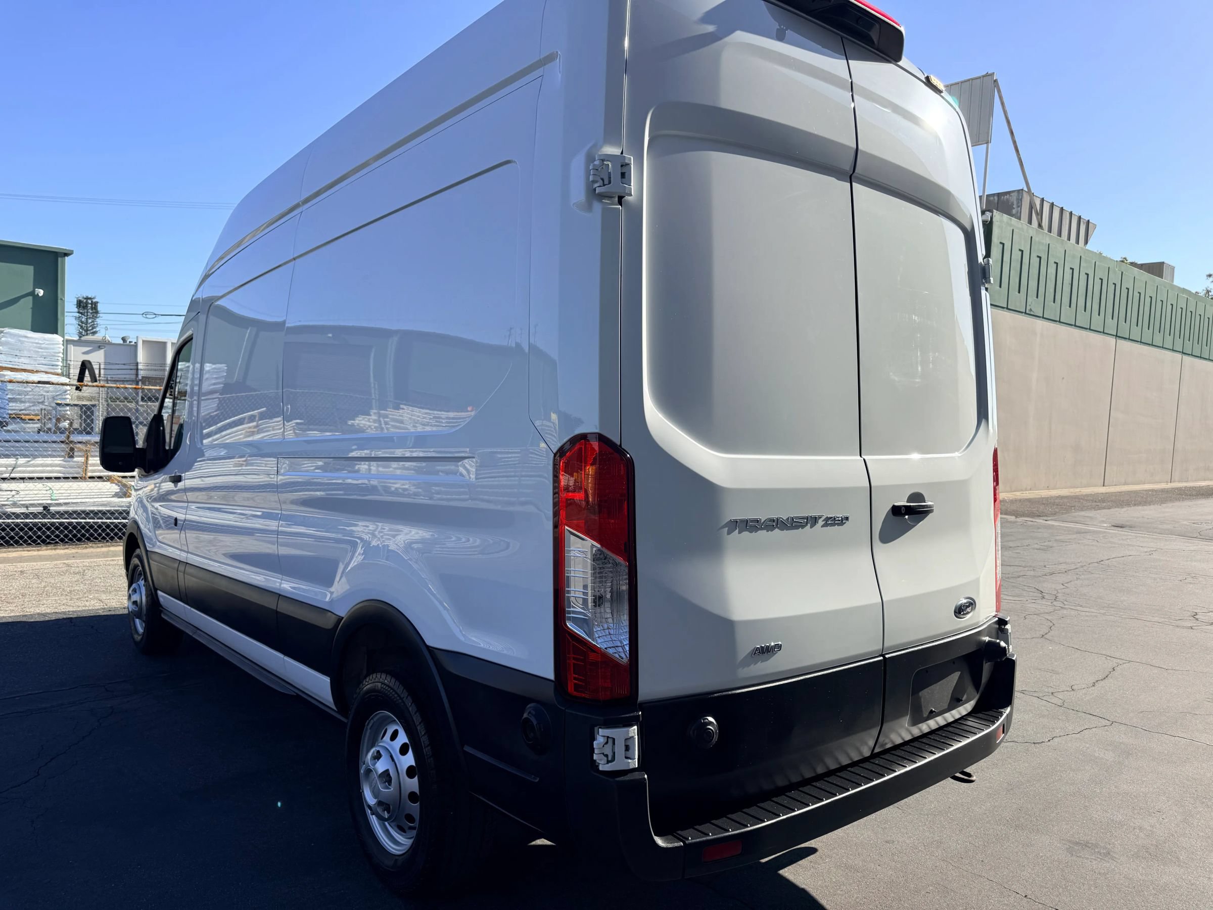 Used 2023 Ford Transit 250 148 High Roof AWD image 3