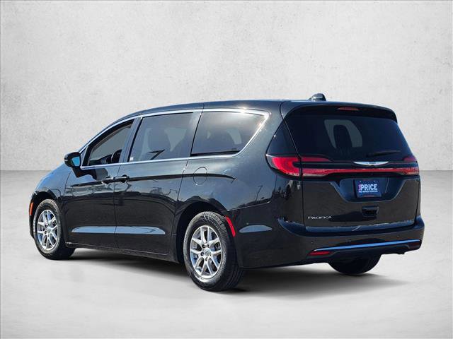 Used 2023 Chrysler Pacifica Touring-L image 7