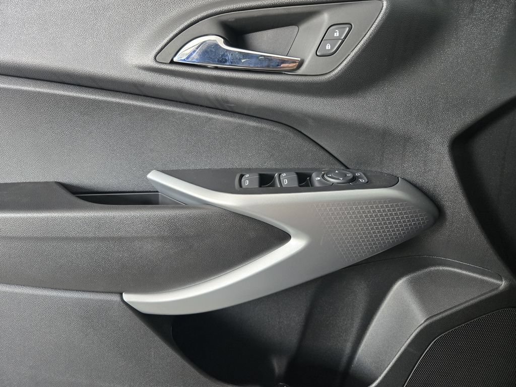 New 2026 Chevrolet Trax LS w/ LS Convenience Package FWD image 23