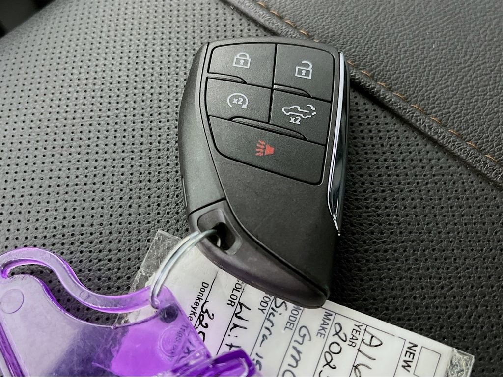 Used 2025 GMC Sierra 1500 AT4 w/ AT4 Premium Package AWD/4WD image 18