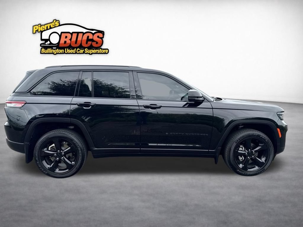 Used 2025 Jeep Grand Cherokee Altitude AWD/4WD image 6