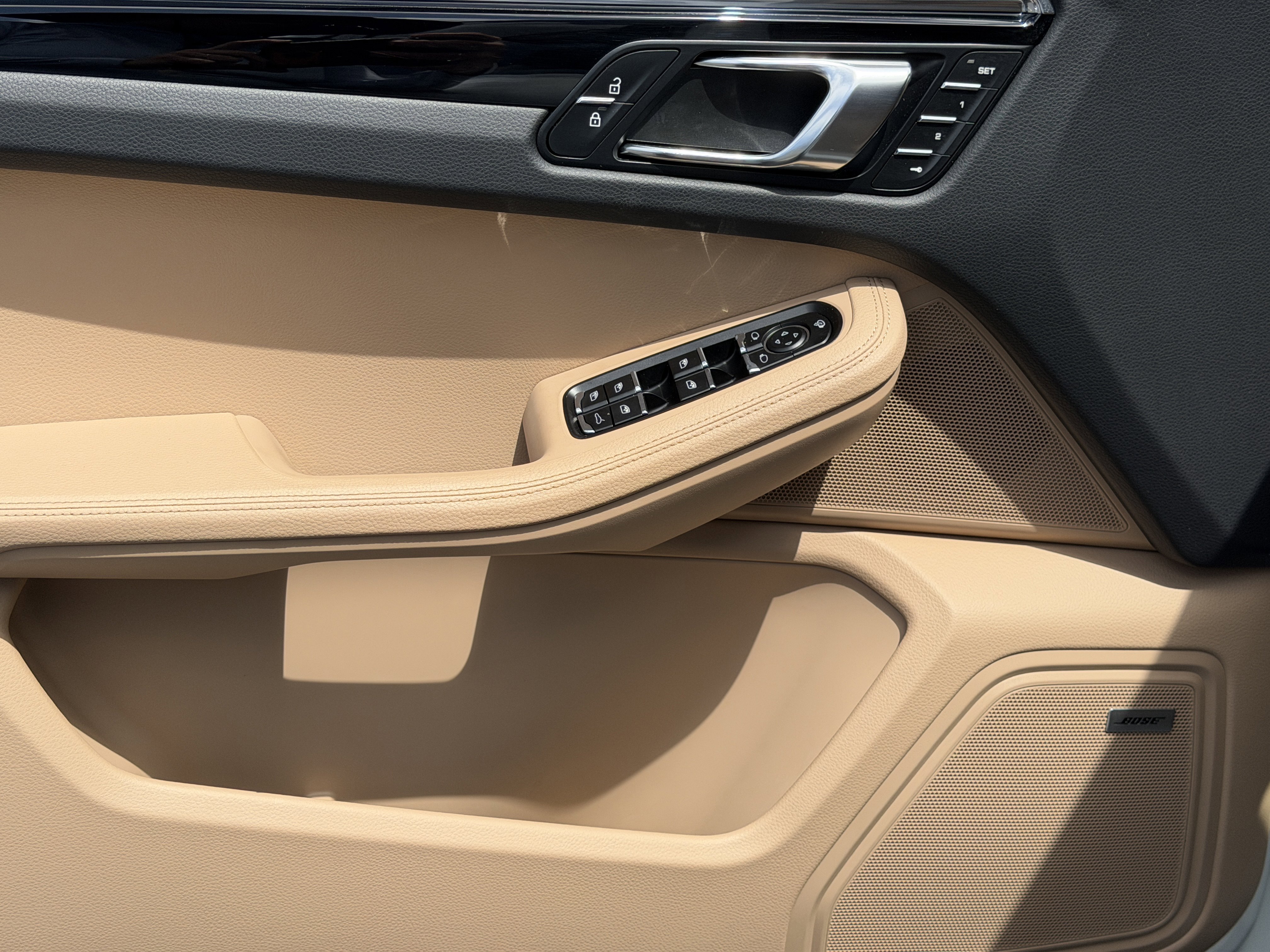 Certified 2025 Porsche Macan image 21