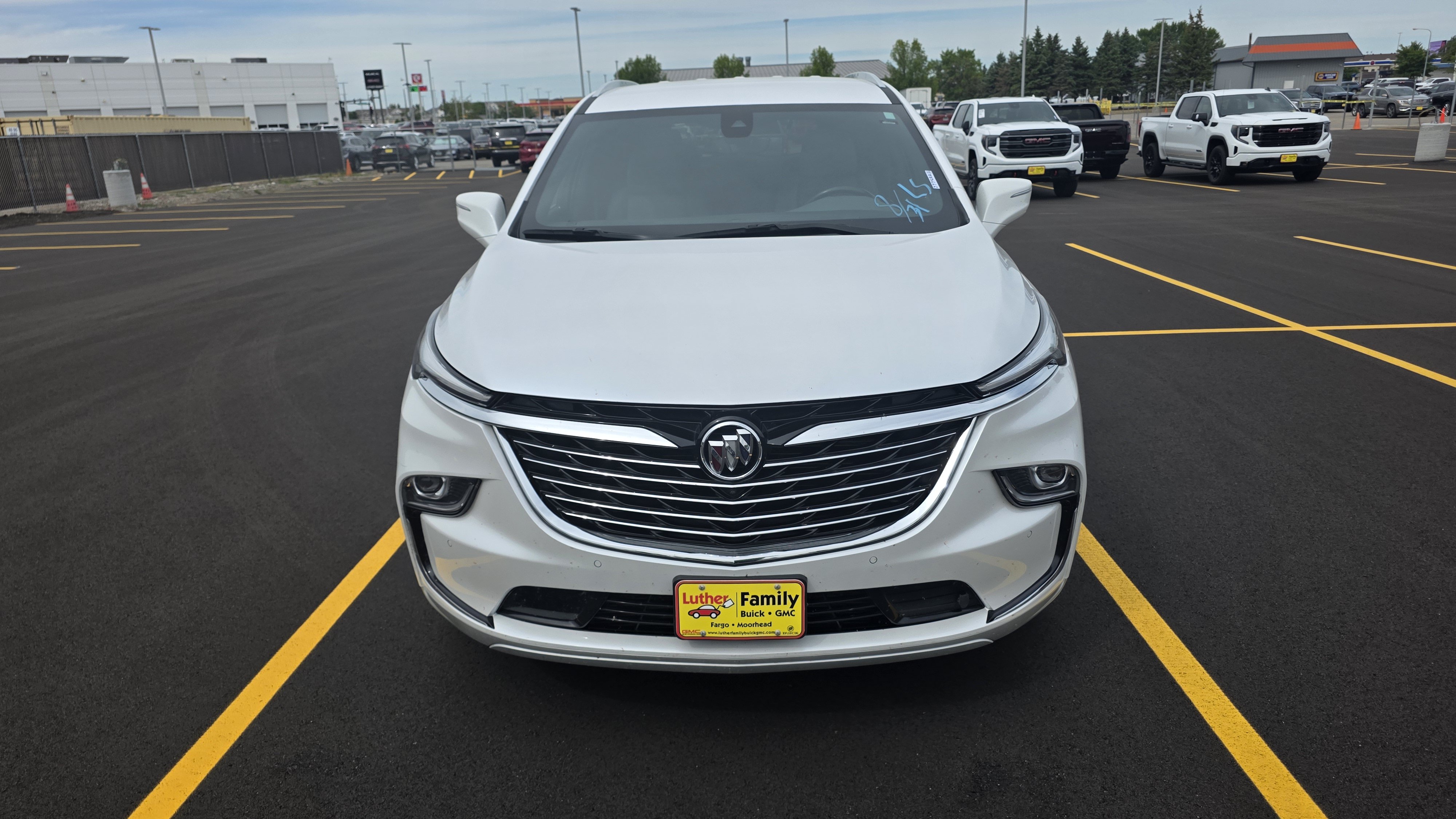 Used 2023 Buick Enclave Essence AWD/4WD image 2