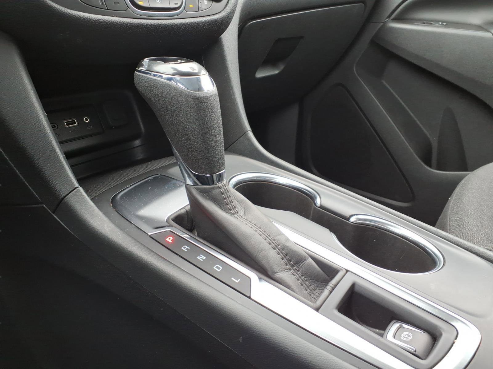 Used 2020 Chevrolet Equinox LT w/ Driver Convenience Package image 13