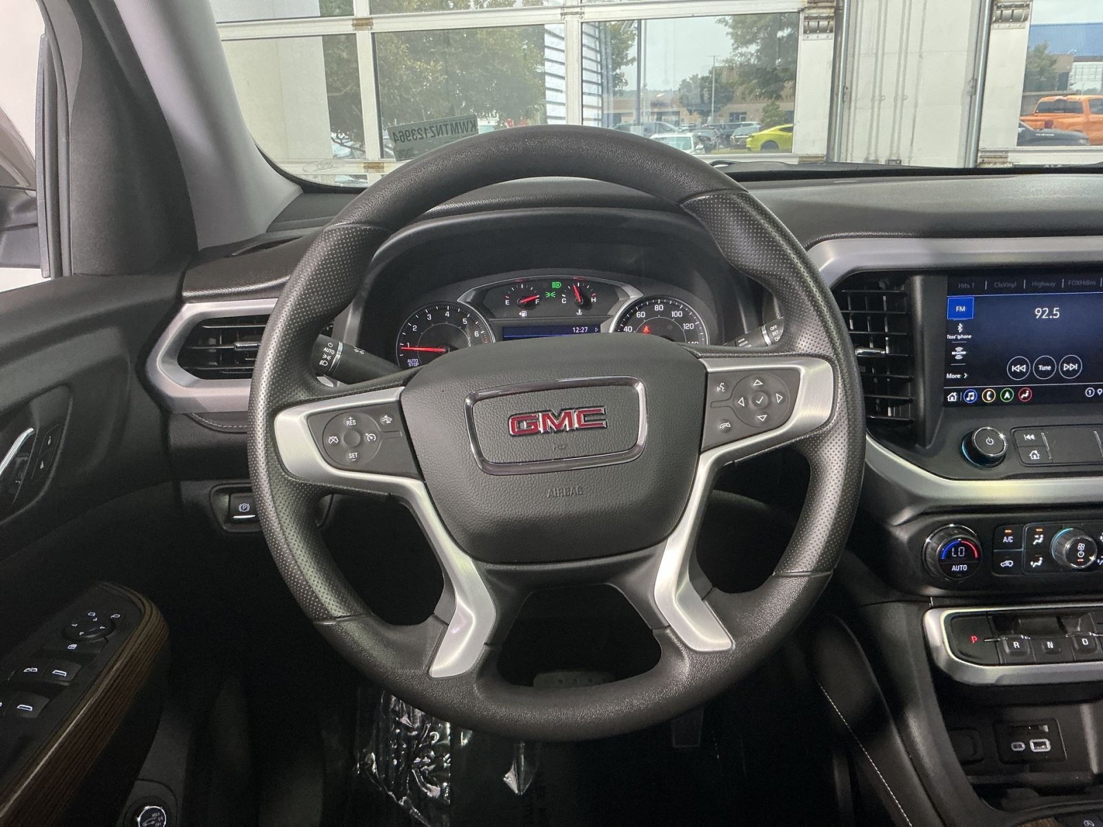 Used 2022 GMC Acadia SLE w/ Driver Convenience Package AWD/4WD image 17