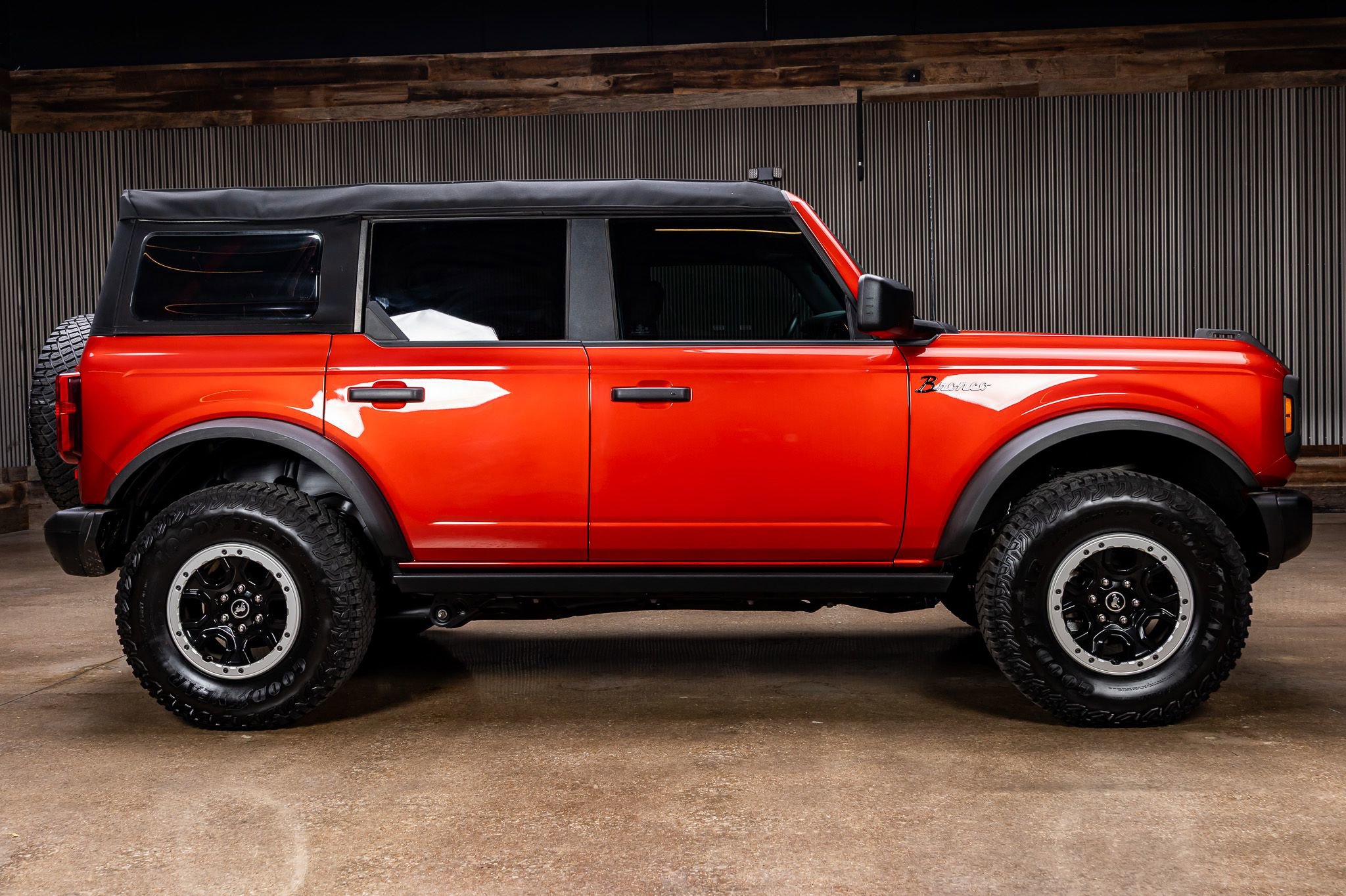 Used 2023 Ford Bronco Black Diamond w/ Sasquatch Package image 17