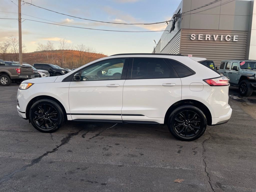 Used 2022 Ford Edge SE w/ Black Appearance Package image 2