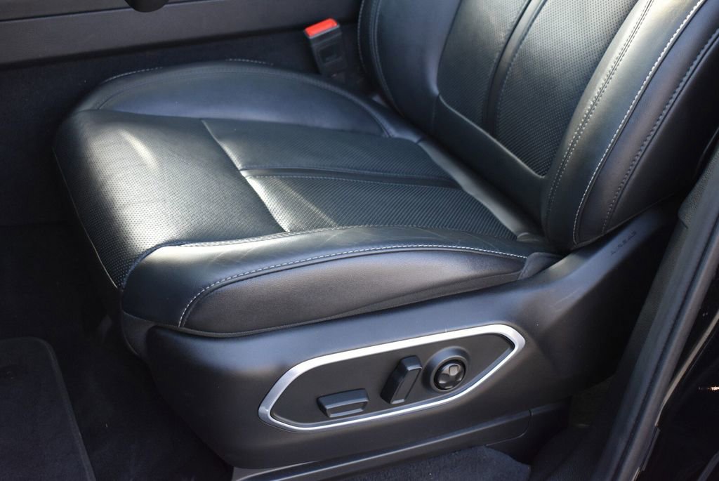 Used 2025 Jeep Wagoneer 4WD w/ Convenience Group I image 15