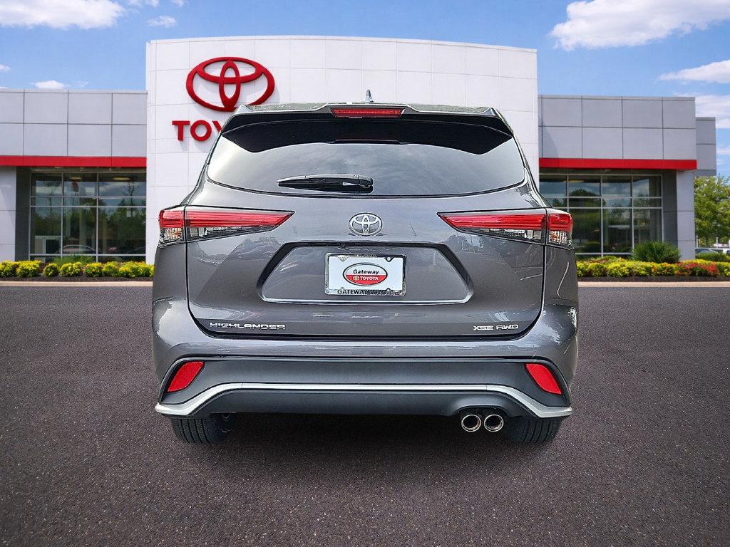 Used 2023 Toyota Highlander XSE AWD/4WD image 6