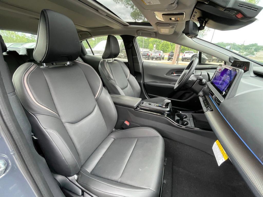 Used 2025 Toyota Prius Limited w/ Limited Premium Package FWD image 31