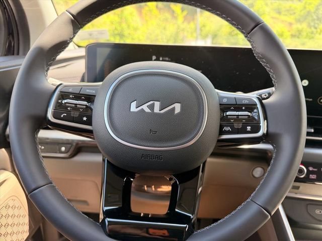 New 2026 Kia Carnival FWD image 17