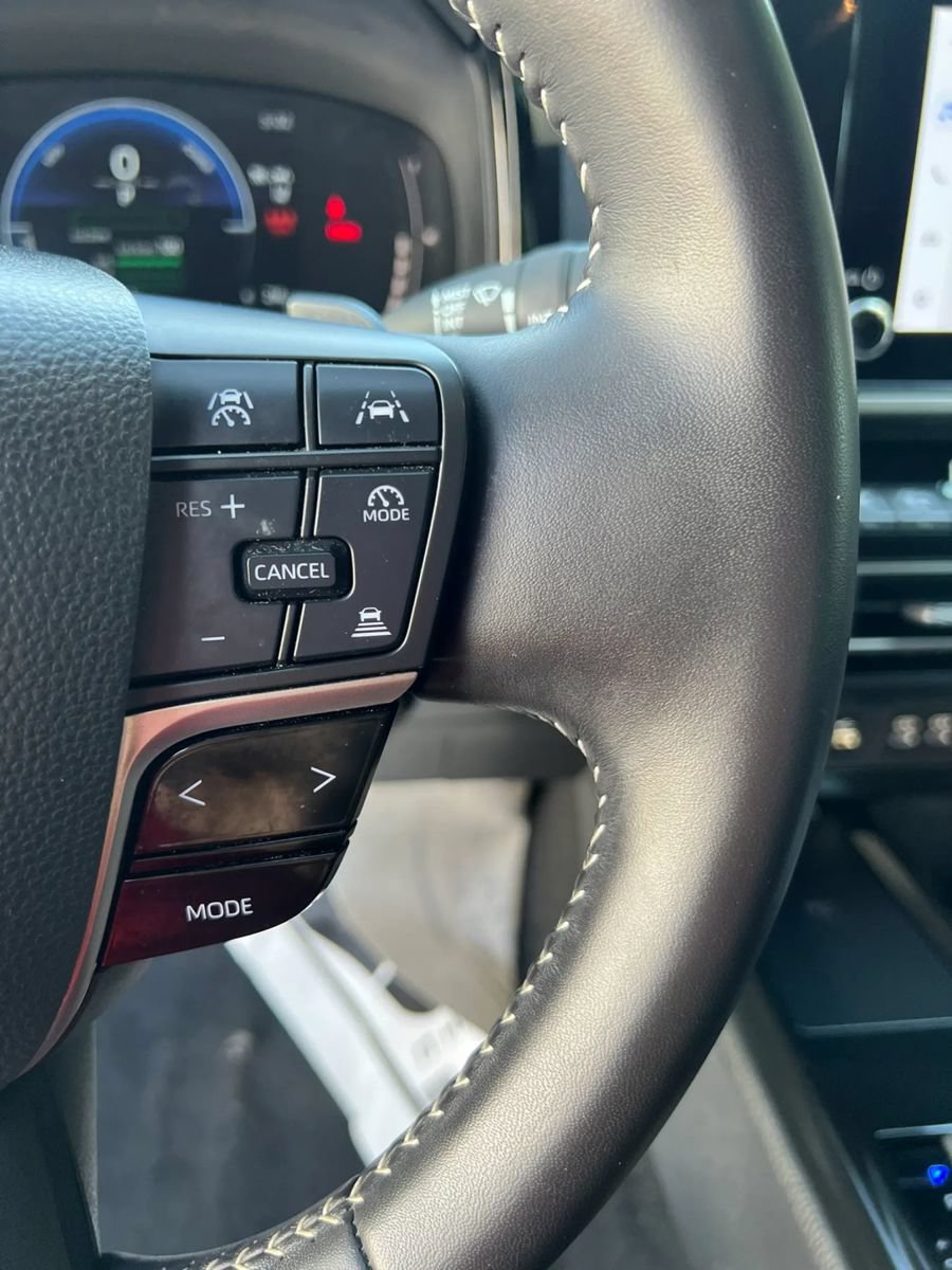 Used 2025 Toyota Camry SE FWD image 14