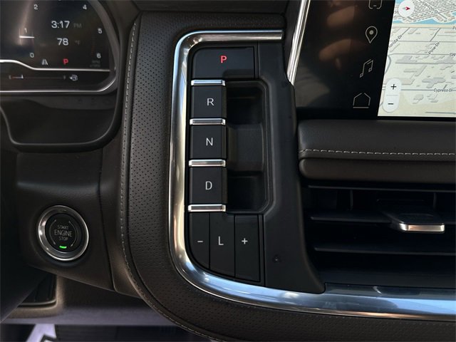 Used 2023 GMC Yukon SLT w/ SLT Luxury Package image 28