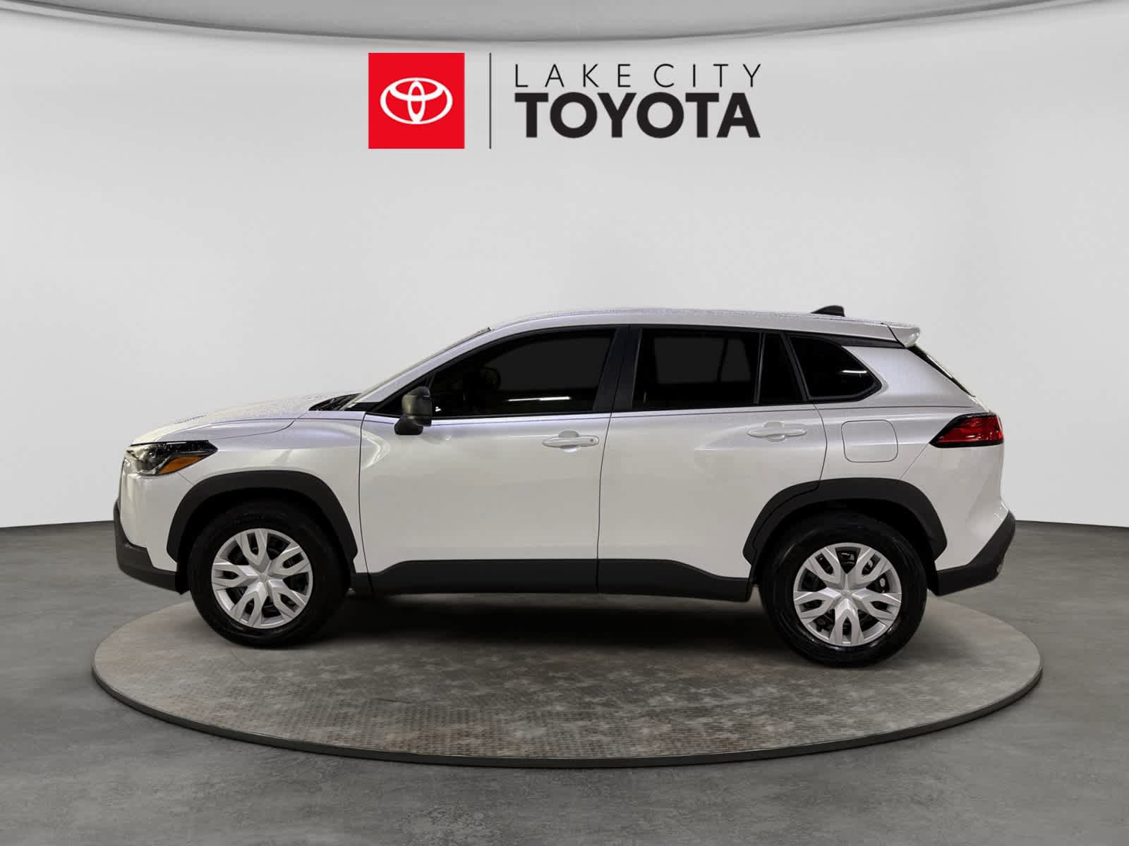 Used 2025 Toyota Corolla Cross L FWD image 3