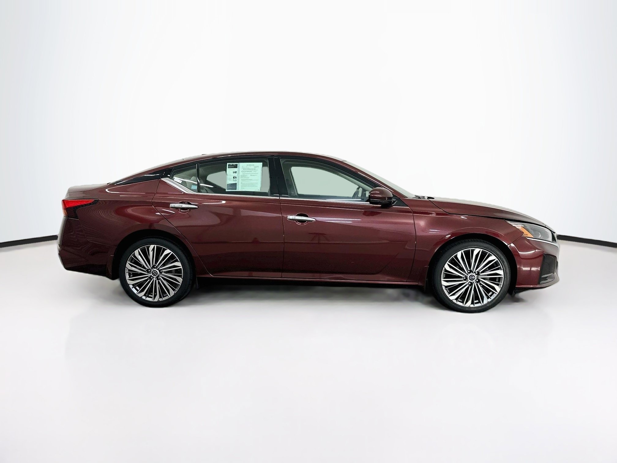 Used 2024 Nissan Altima 2.5 SL AWD/4WD image 10