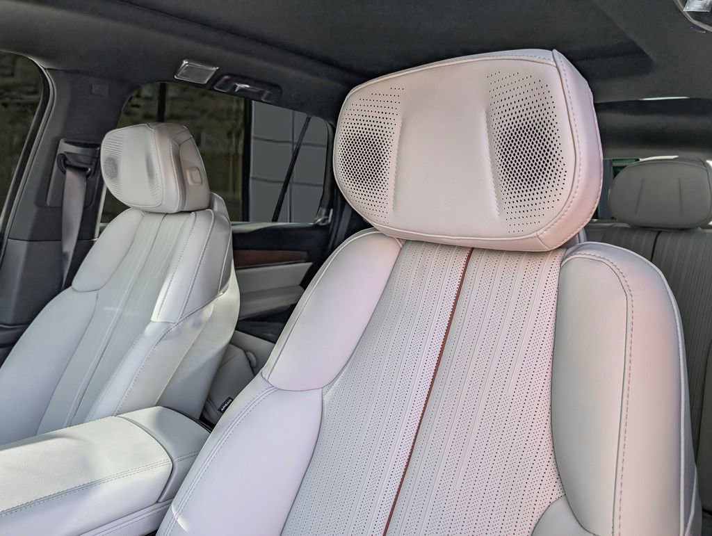 New 2026 Cadillac Vistiq Sport AWD/4WD image 9