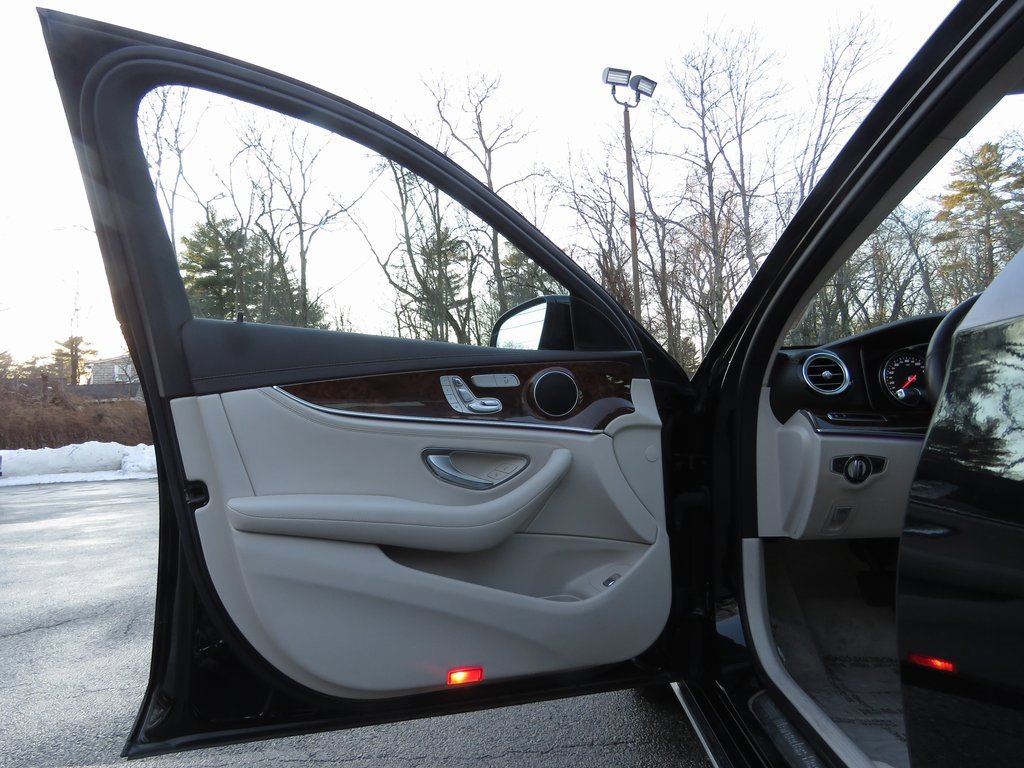 Used 2020 Mercedes-Benz E 350 4MATIC Sedan image 9