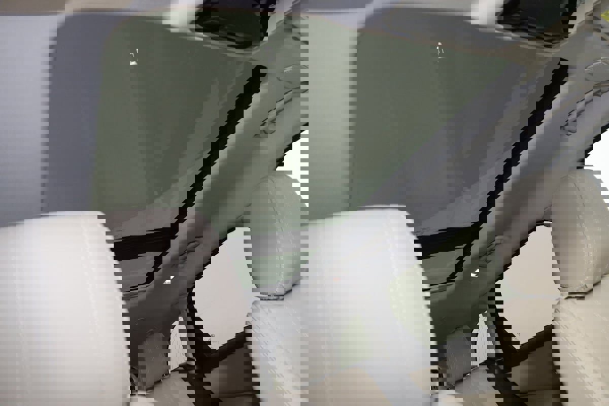 Used 2021 Land Rover Range Rover Velar R-Dynamic S image 11