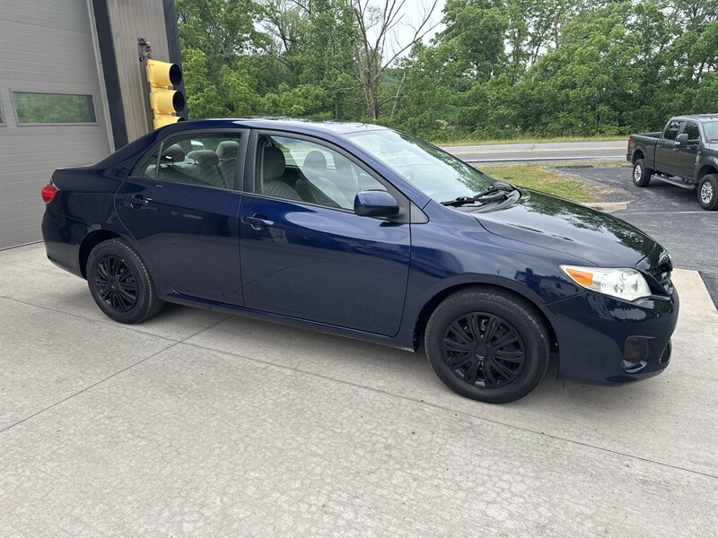 Used 2011 Toyota Corolla LE FWD image 2