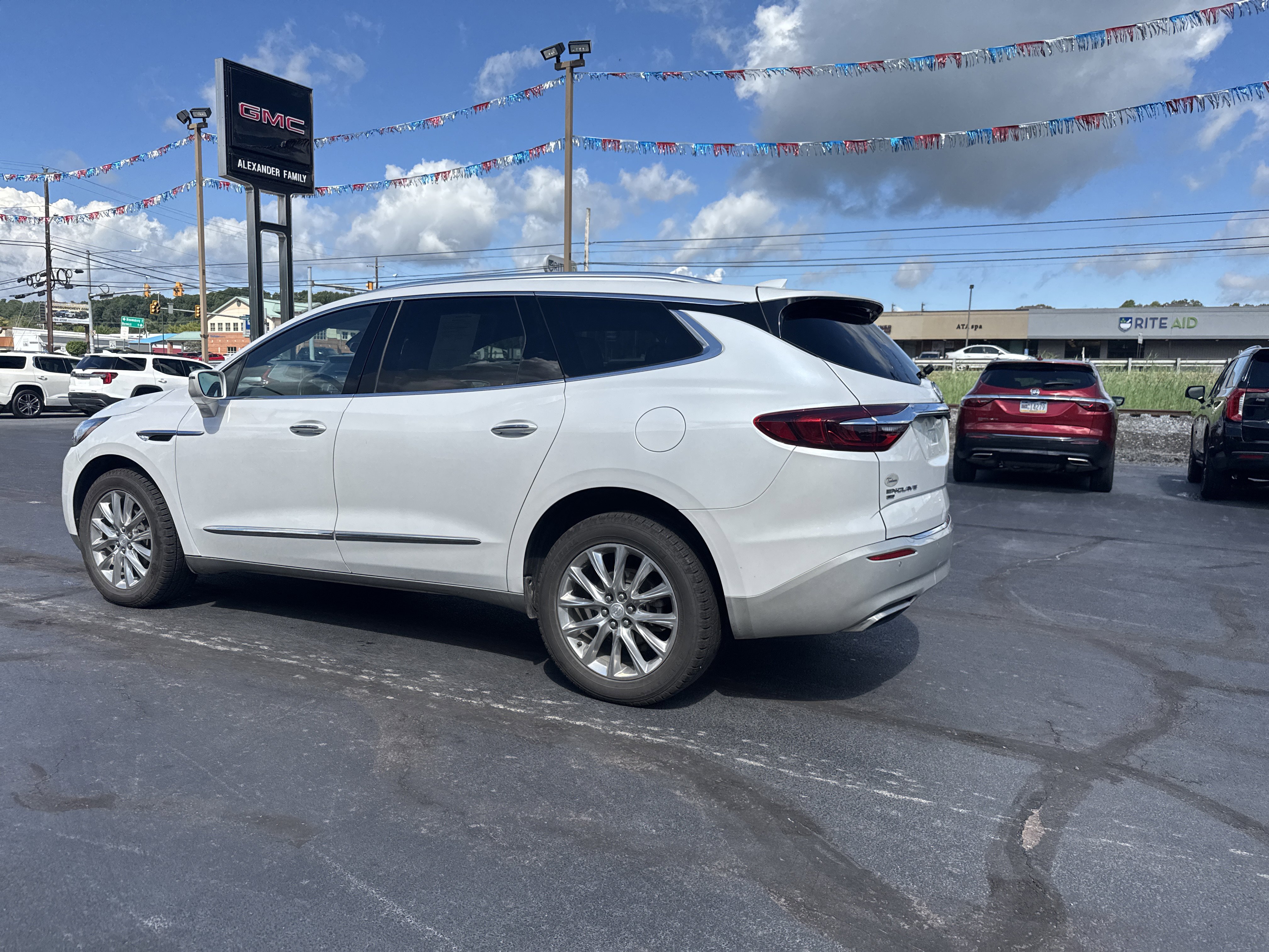 Used 2020 Buick Enclave Premium w/ Sun and Sites Package image 6