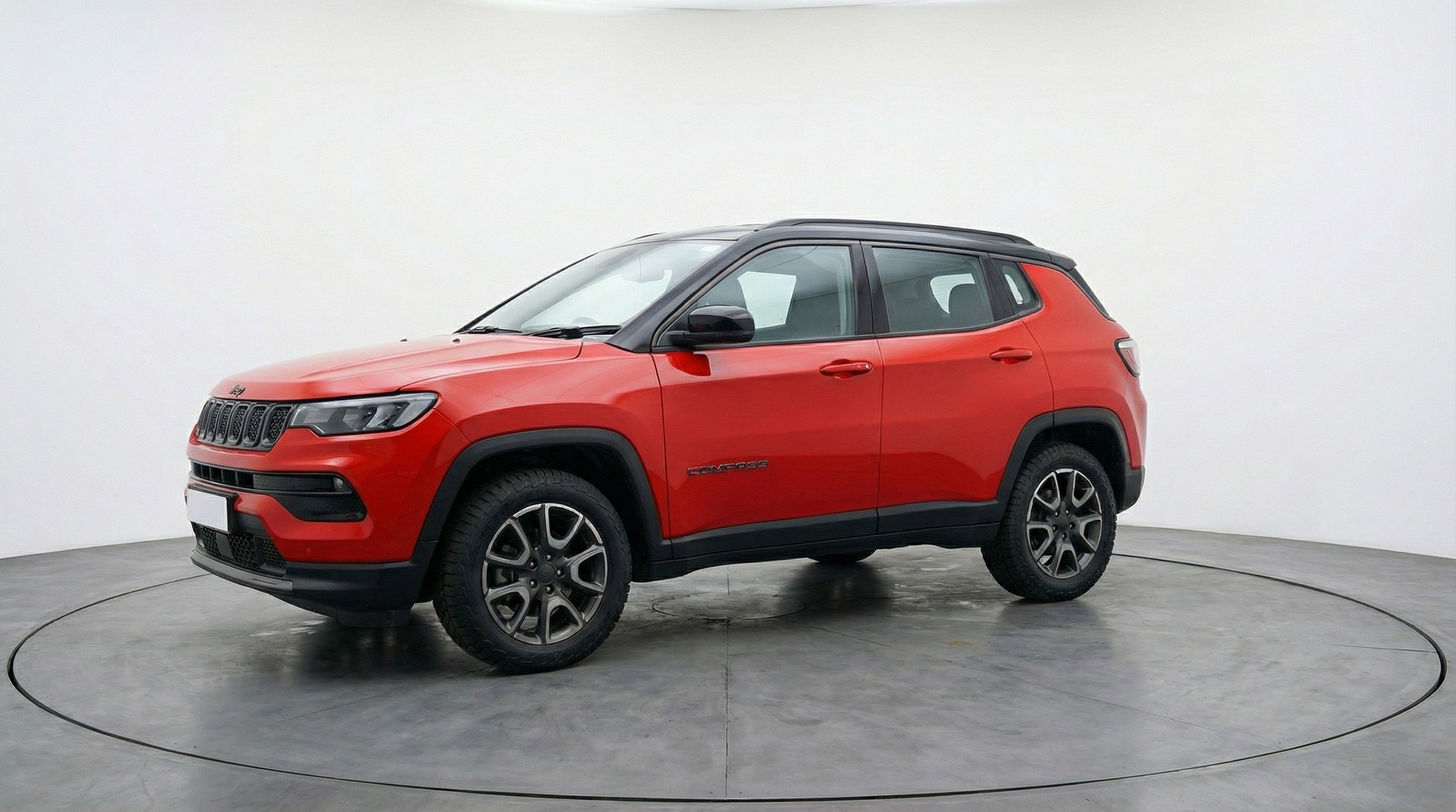 Used 2025 Jeep Compass Trailhawk image 3