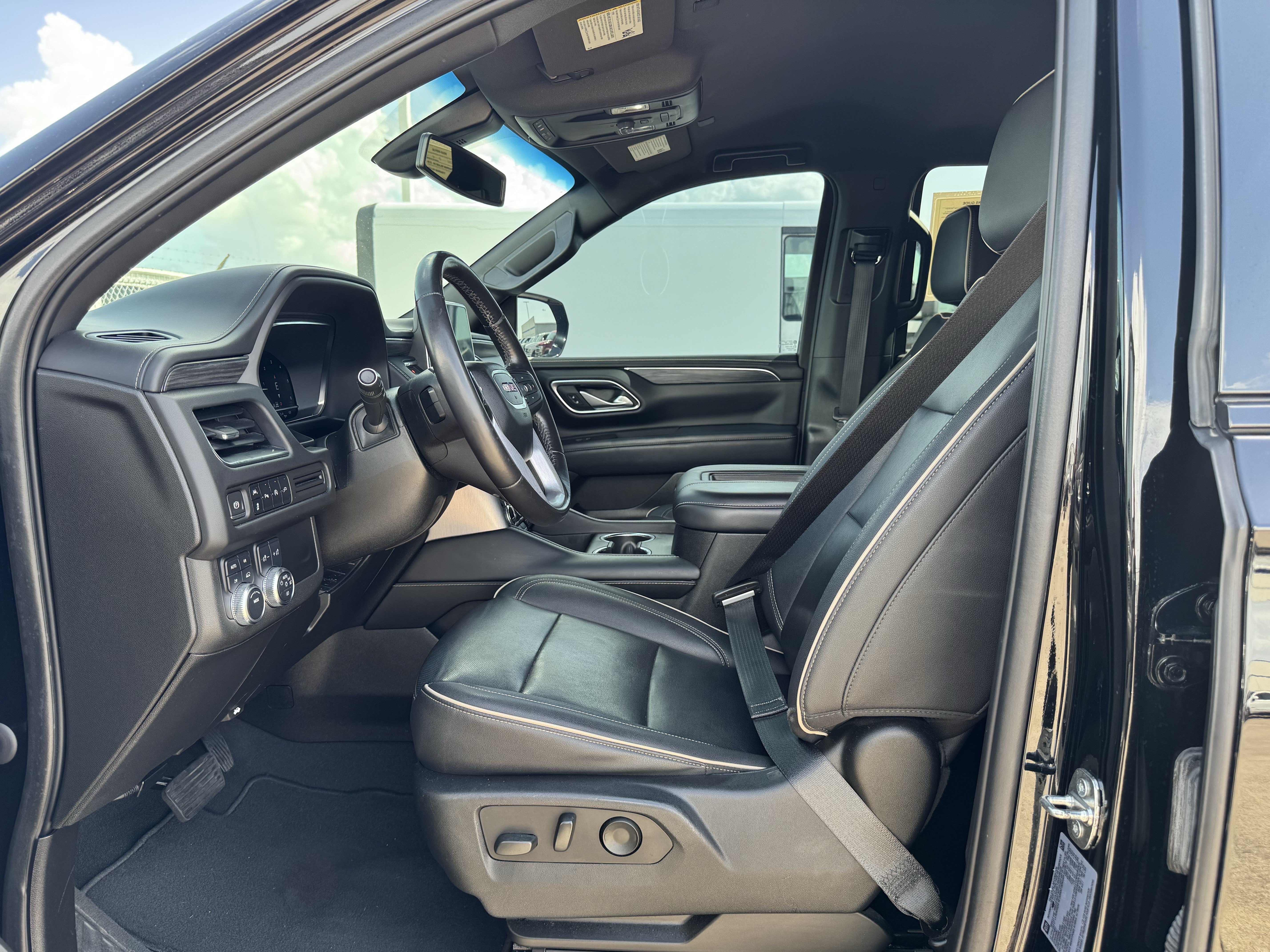 Used 2022 GMC Yukon SLT AWD/4WD image 16