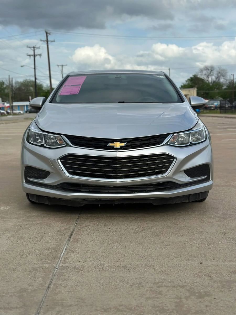 Used 2018 Chevrolet Cruze LS FWD image 2