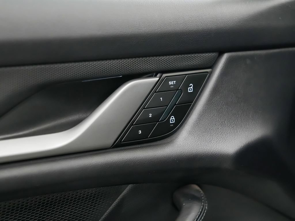 Certified 2025 Porsche Taycan 4S AWD/4WD image 23