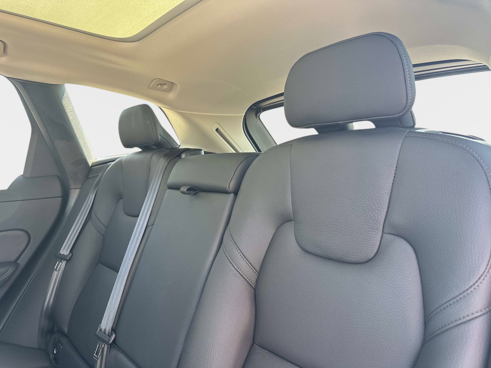 Certified 2025 Volvo XC60 B5 Plus image 14