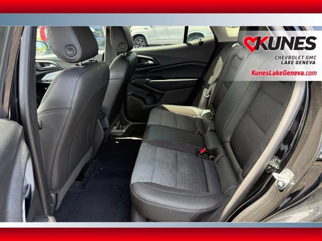 Used 2025 Chevrolet Trax LT FWD image 14