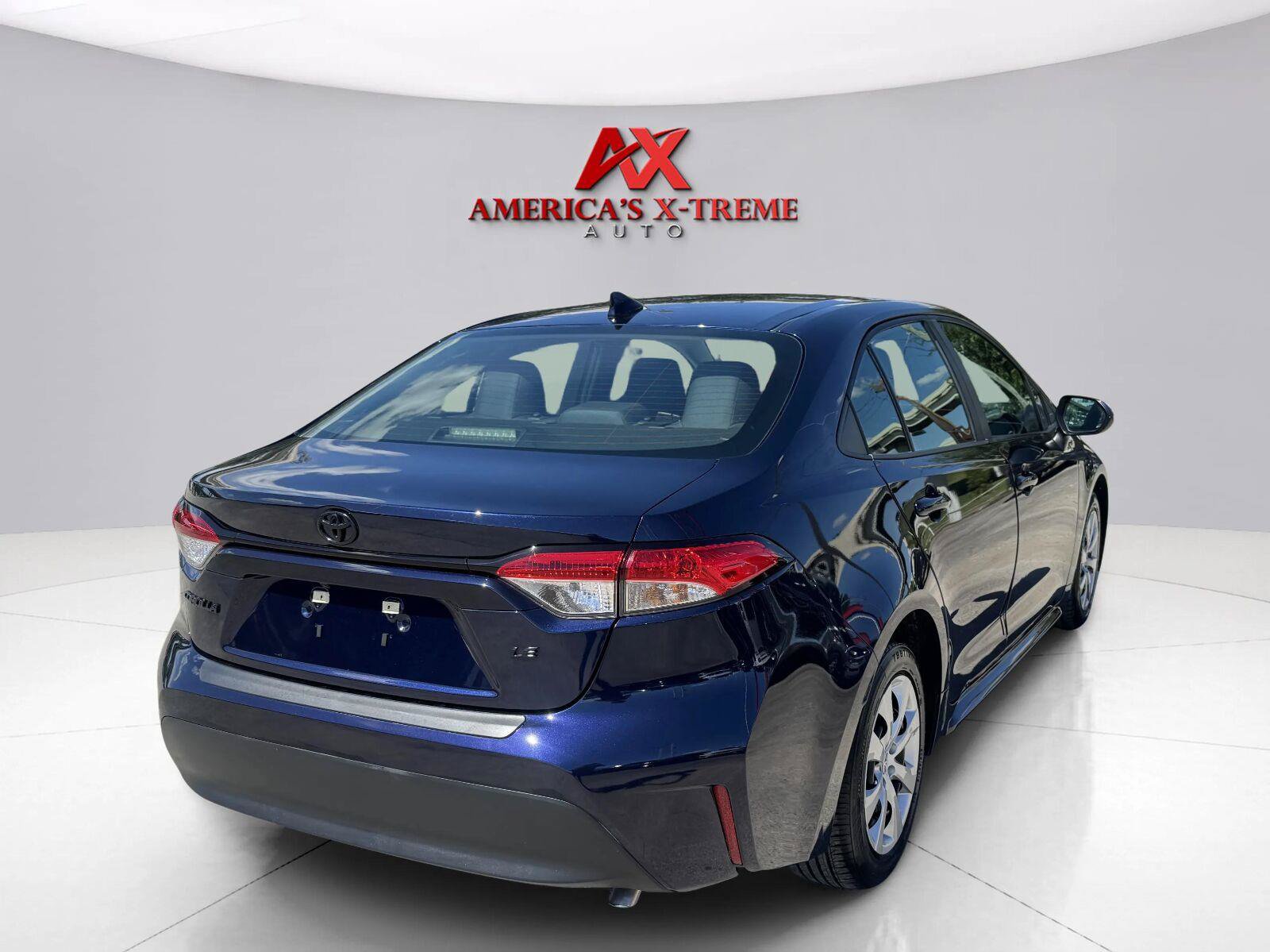 Used 2025 Toyota Corolla LE FWD image 6