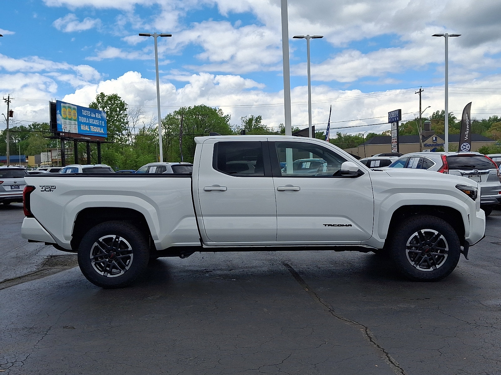 Used 2024 Toyota Tacoma TRD Sport w/ TRD Sport Upgrade Package AWD/4WD image 7