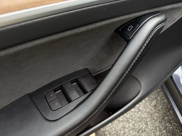 Used 2022 Tesla Model 3 Long Range AWD/4WD image 16
