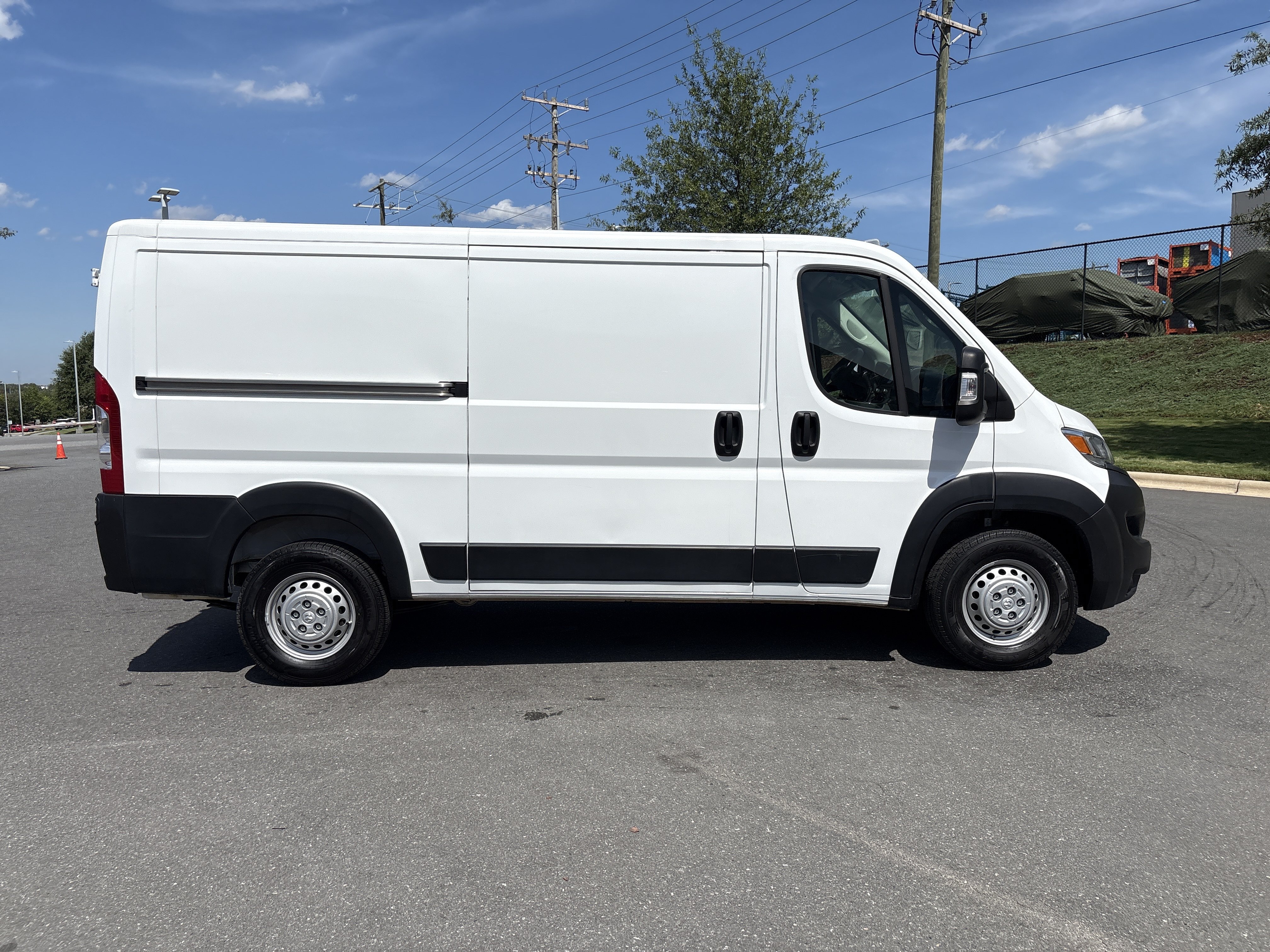 Used 2025 RAM ProMaster 2500 w/ Convenience Group FWD image 10