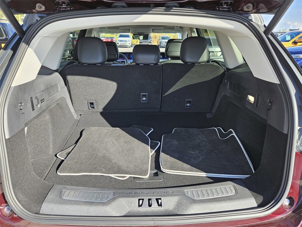 Used 2025 Lincoln Nautilus Reserve image 30