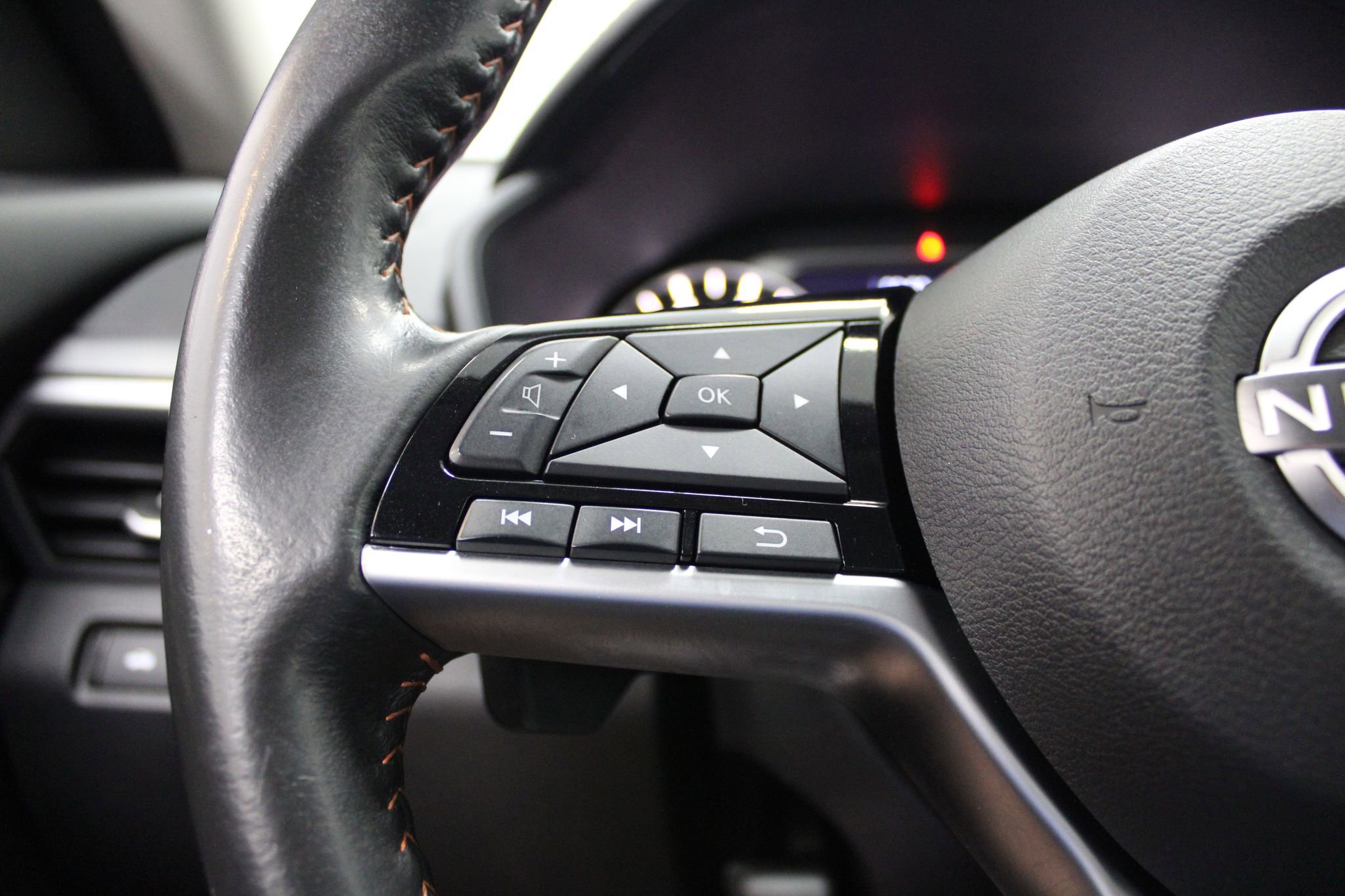 Used 2023 Nissan Altima 2.5 SR image 32