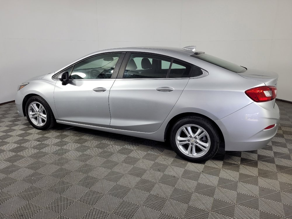Used 2018 Chevrolet Cruze LT FWD image 3