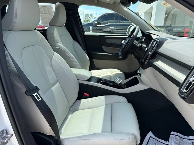 Used 2023 Volvo XC40 B5 Plus w/ Protection Package Premier AWD/4WD image 26