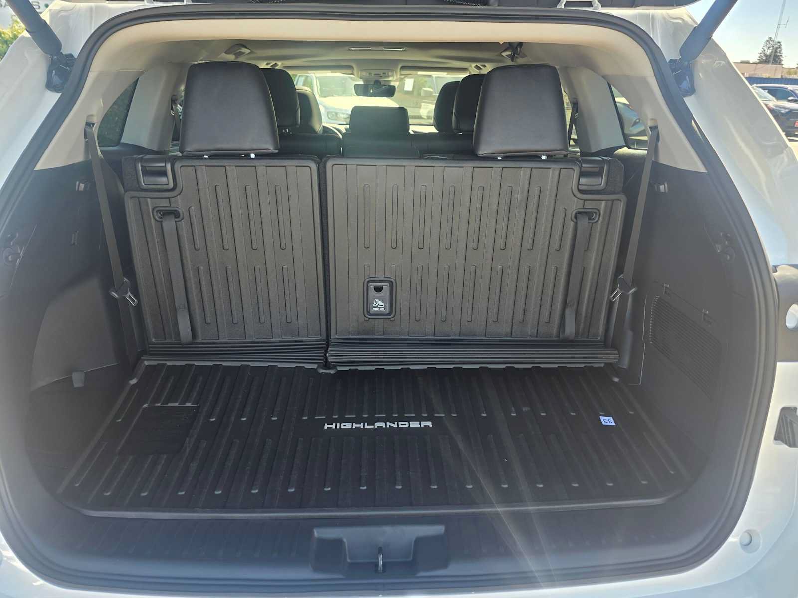 New 2026 Toyota Highlander XLE w/ Protection Package #3 (TMS) AWD/4WD image 15