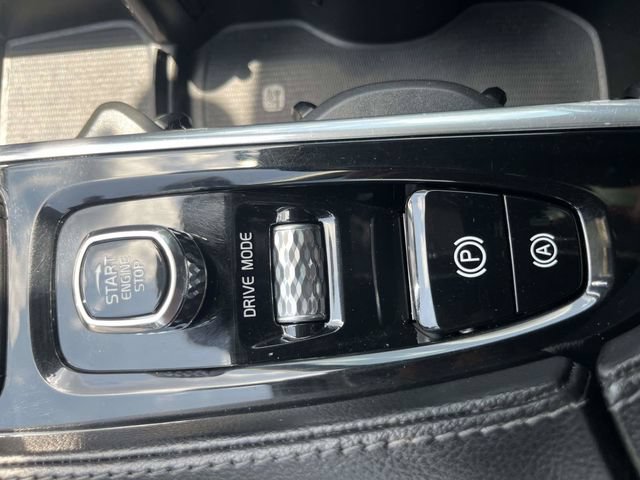 Used 2020 Volvo XC90 T5 Momentum w/ Protection Package Premier AWD/4WD image 32